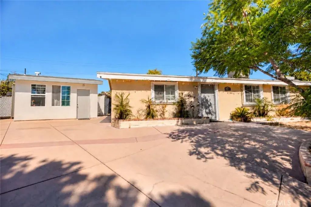 11848 Chadron, Pacoima