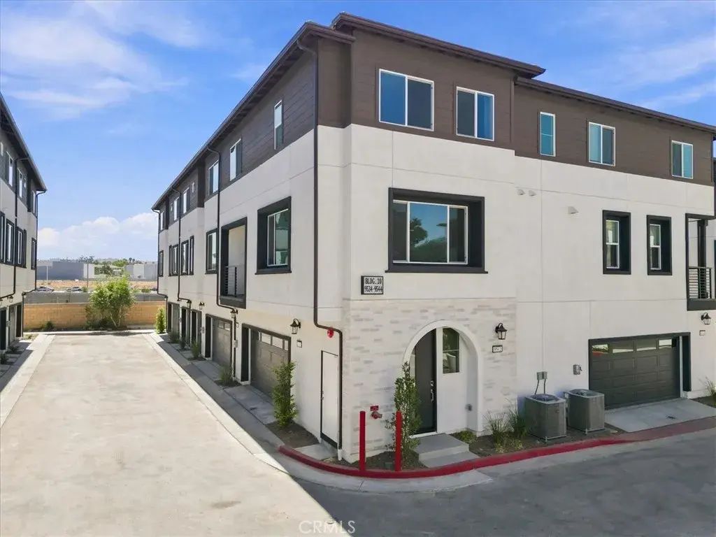 9538 Hannah Way, Riverside