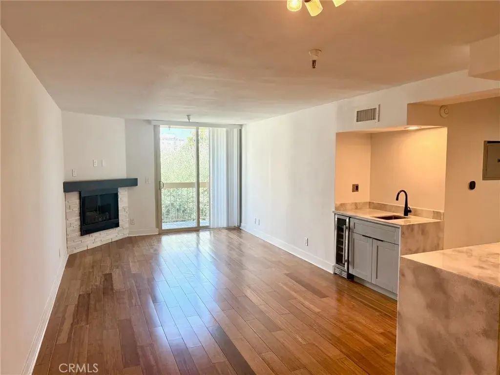 5143 Bakman Avenue 319, North Hollywood