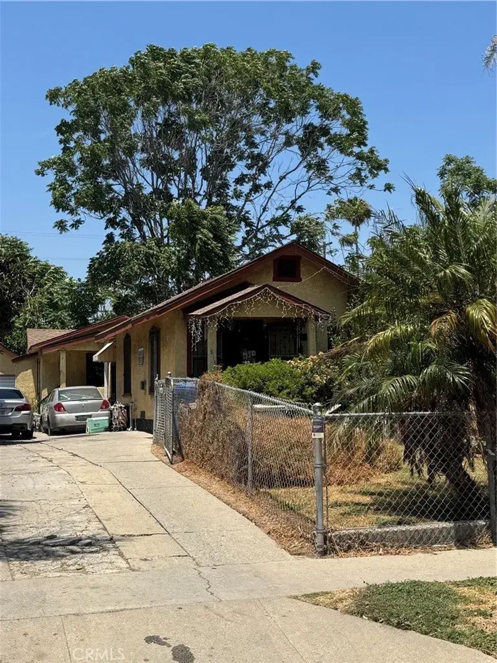 811 East 113th Street, Los Angeles