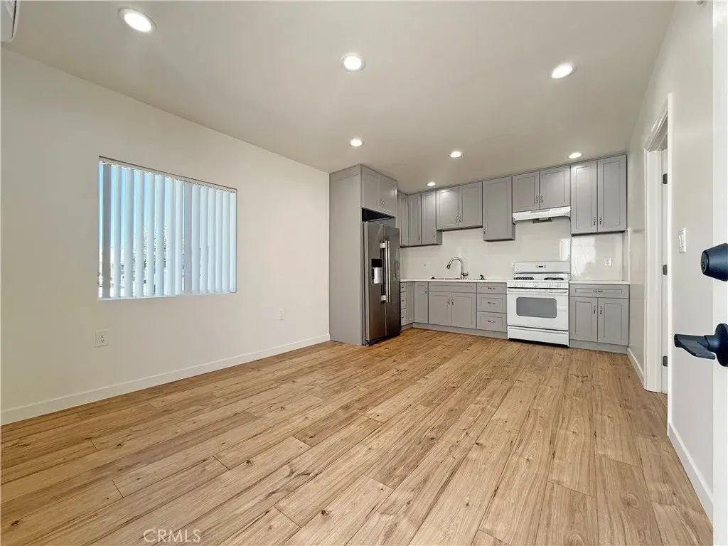 11245 Mclennan, Granada Hills