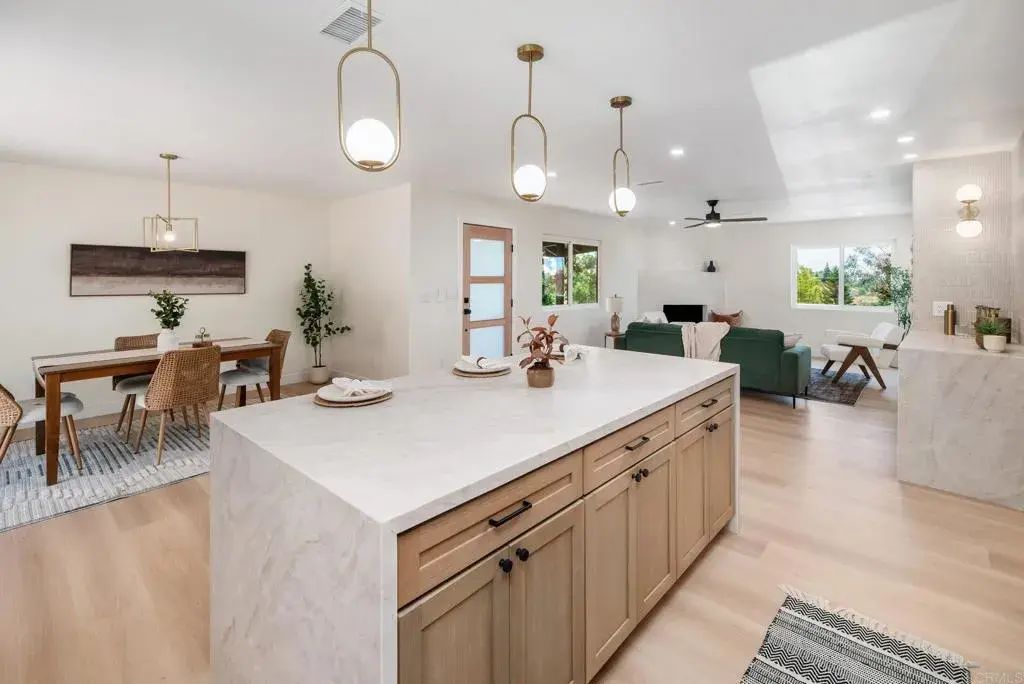 2430 Sunflower, Vista