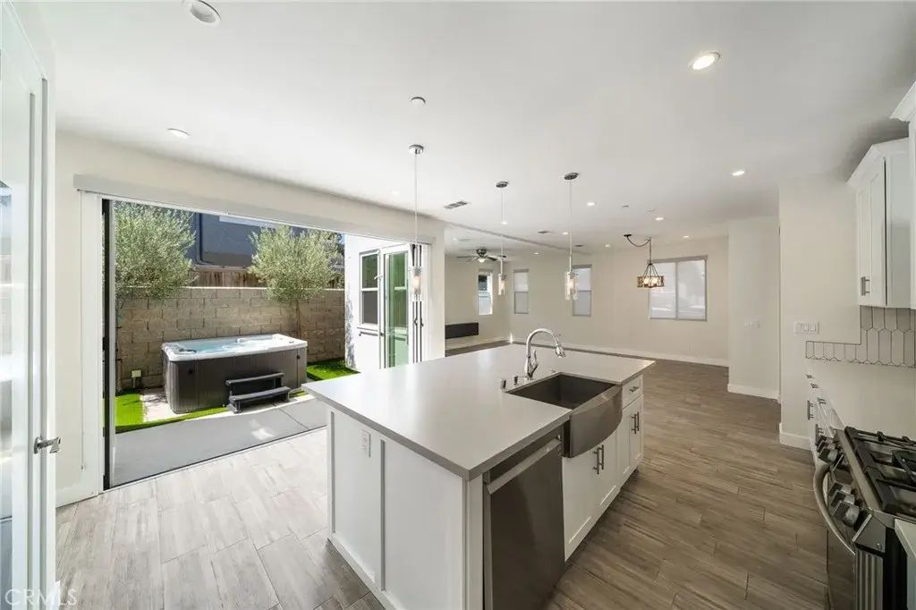 2573 Elden Ave B, Costa Mesa