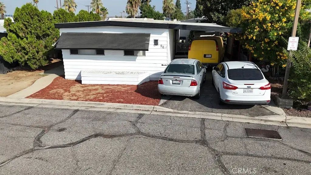 1560 Massachusetts 96, Riverside