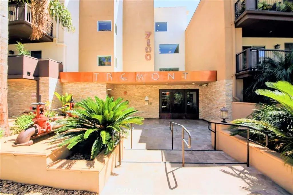 7100 Alvern Street 402, Los Angeles