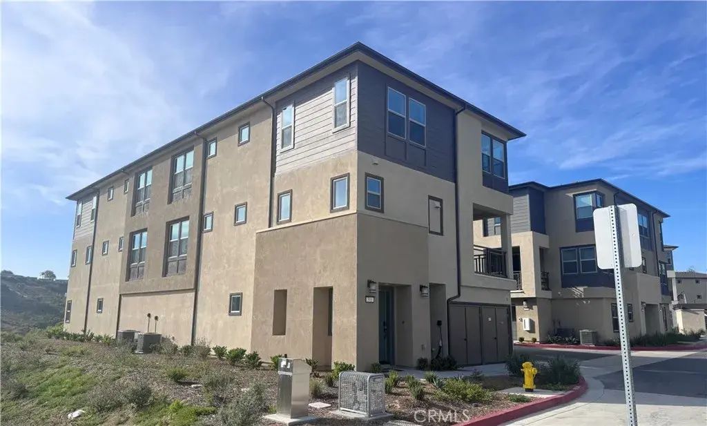 300 Honeysuckle Way, Oceanside
