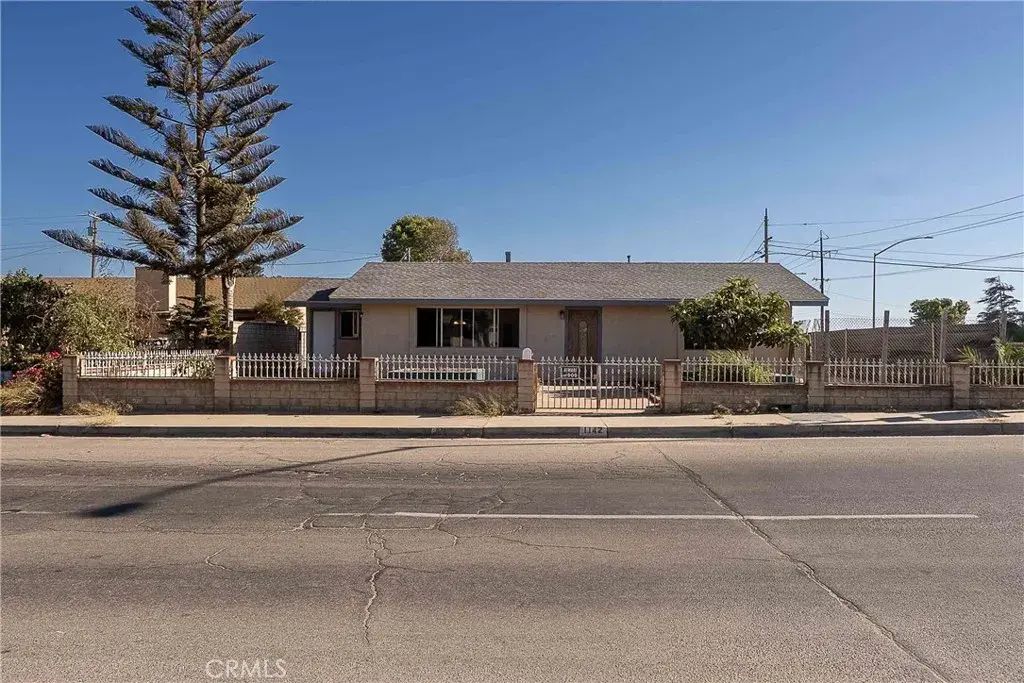 1142 W Donovan, Santa Maria