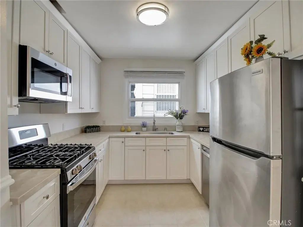 124 S Elm Drive 9, Beverly Hills