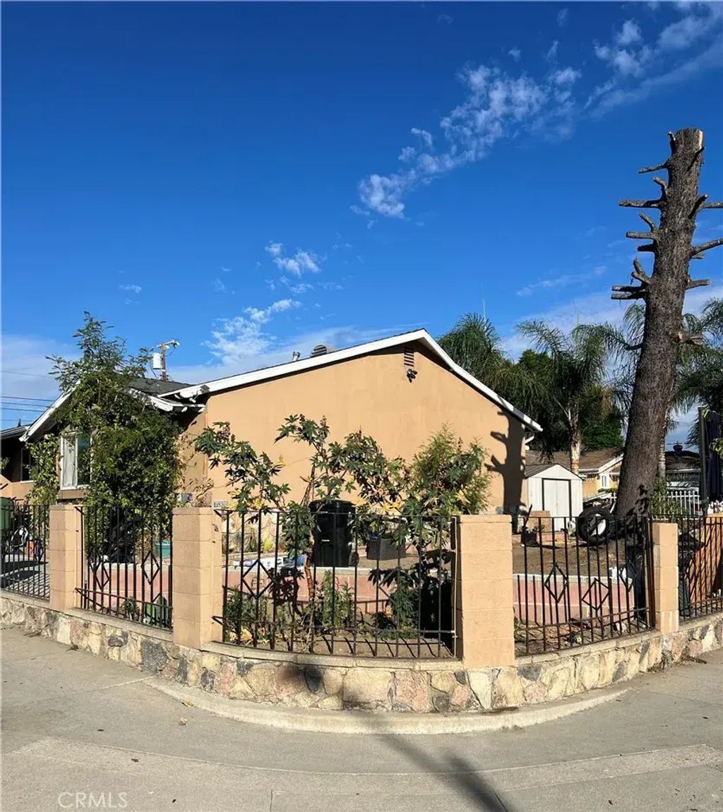 11826 Fellows, San Fernando