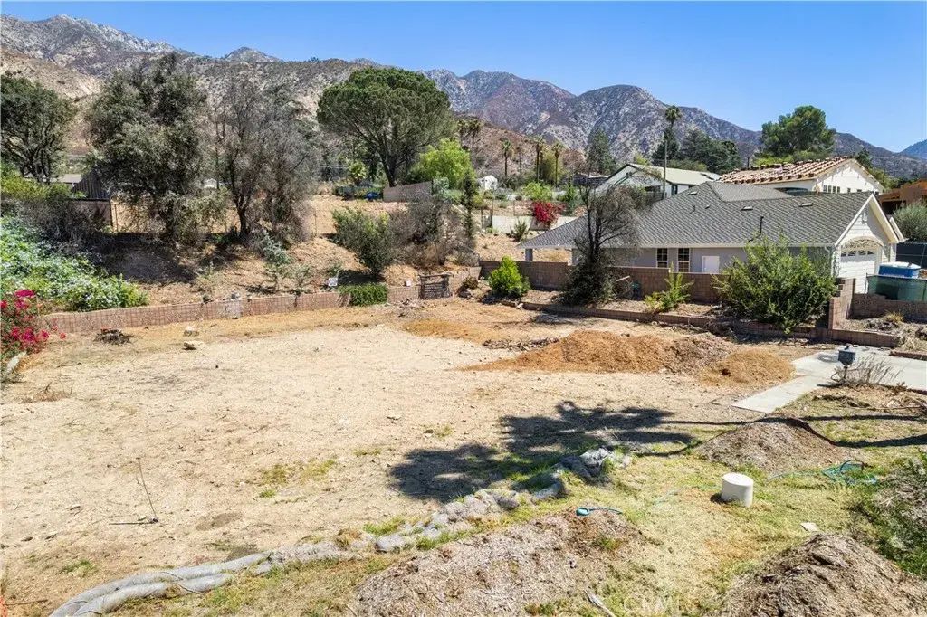 523 E Mount Curve, Altadena
