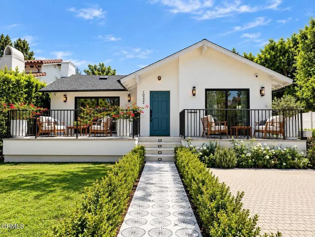 10332 Woodbridge Street, Toluca Lake