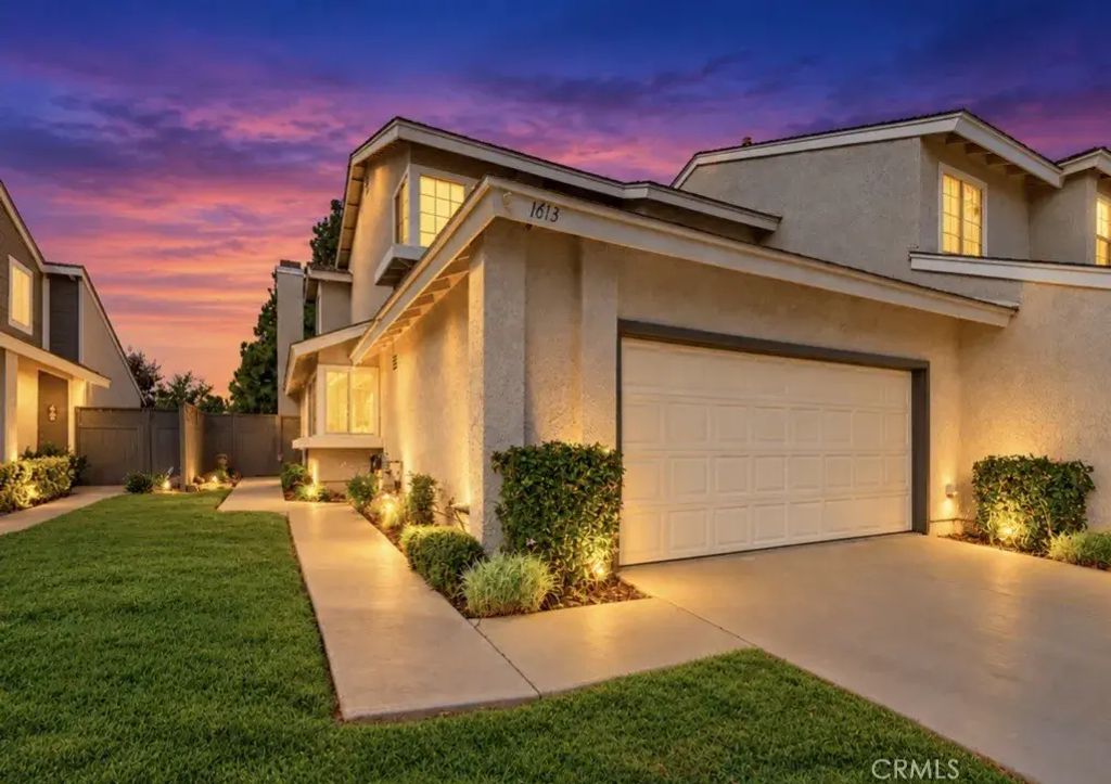 1613 Toyon, Corona