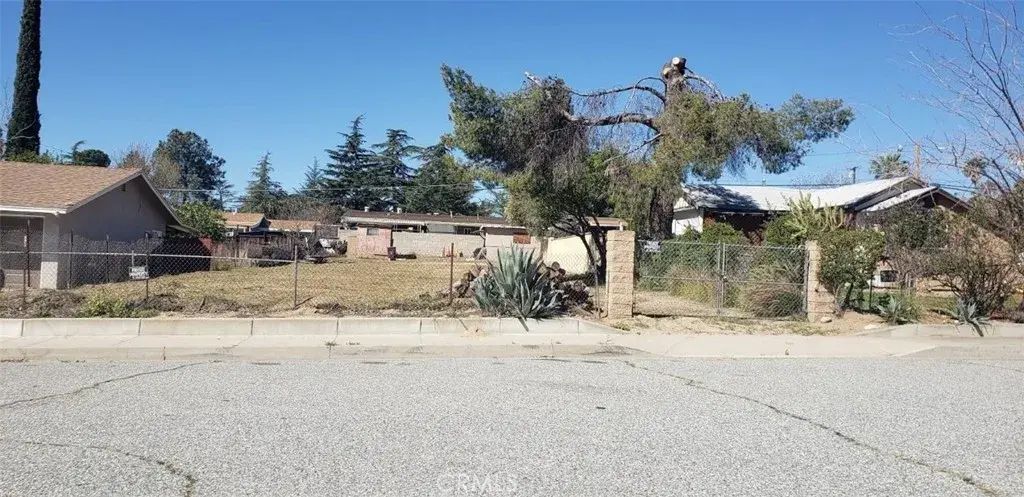 N Woodland, Banning