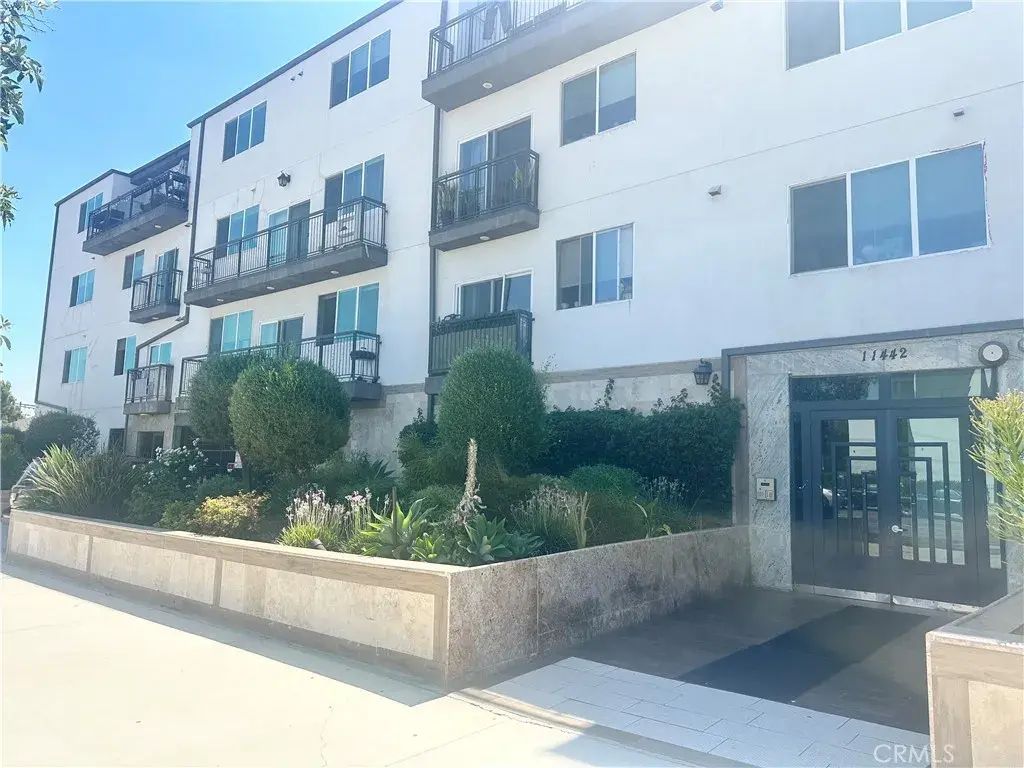 11442 Victory Boulevard 303, North Hollywood