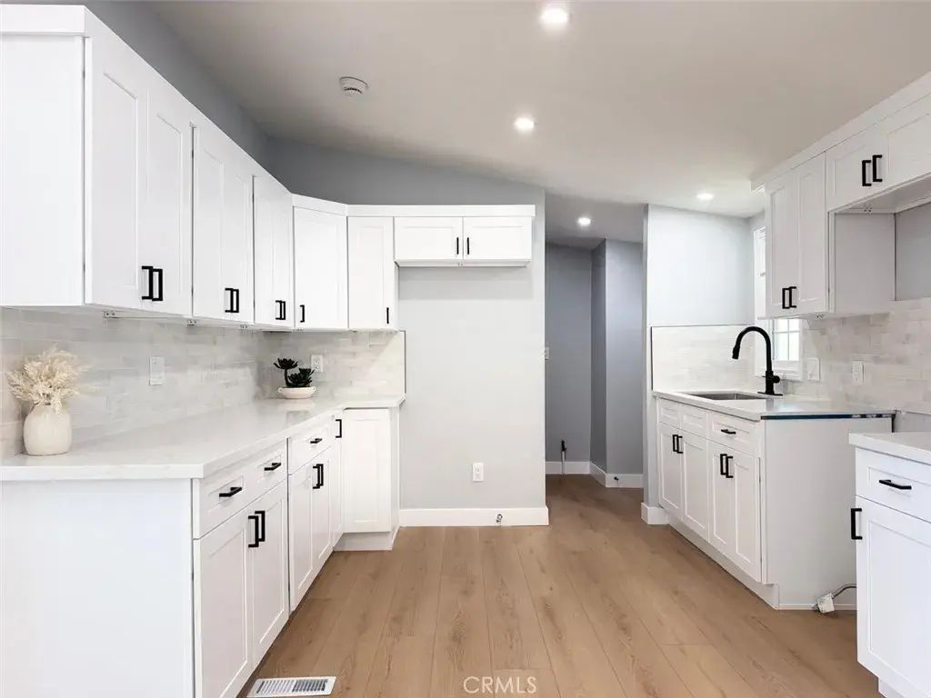 301 Duke Lane 16, Santa Ana
