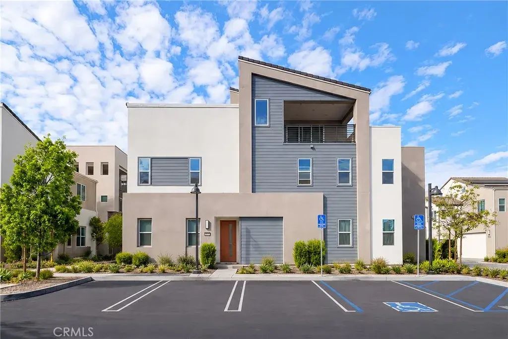 107 Sawbuck, Irvine