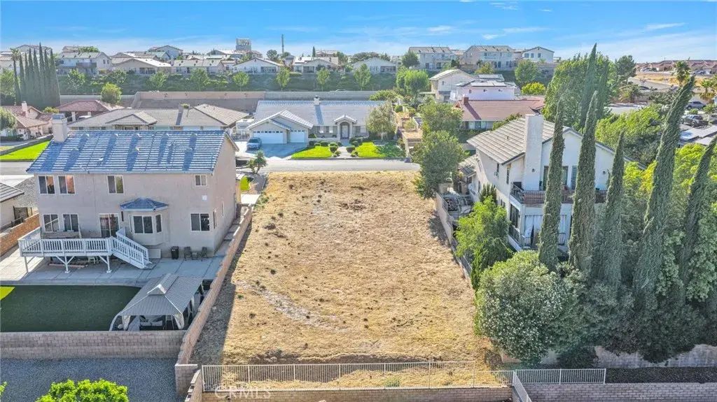 13255 Autumn Leaves, Victorville