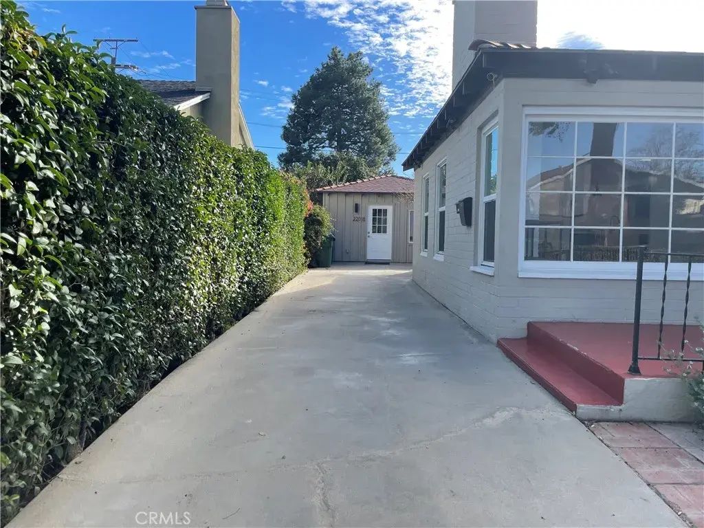 22018 Martinez St, Woodland Hills