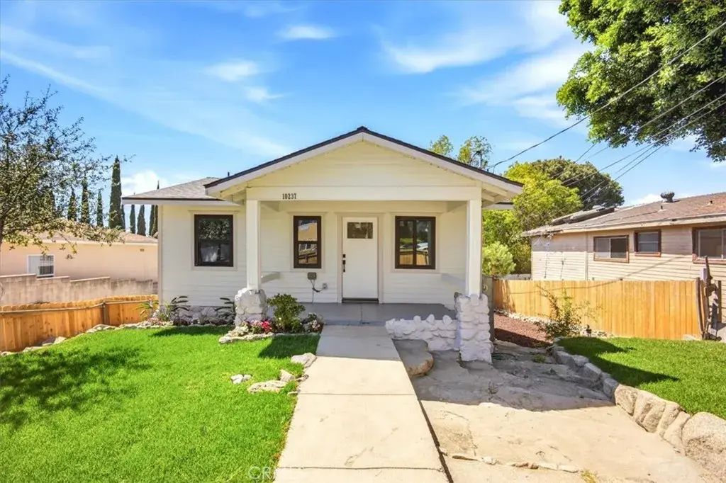 10237 Silverton, Tujunga