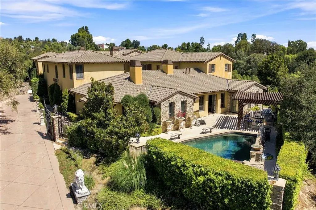 5182 Garrett Court, Calabasas