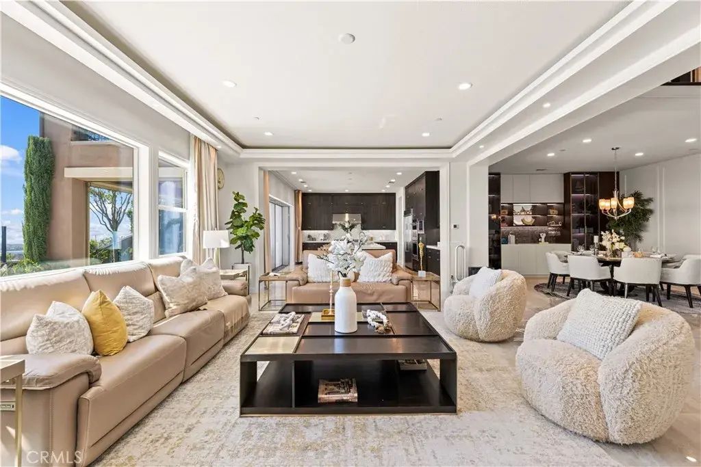 5512 Heritage Oak Drive, Lake Forest