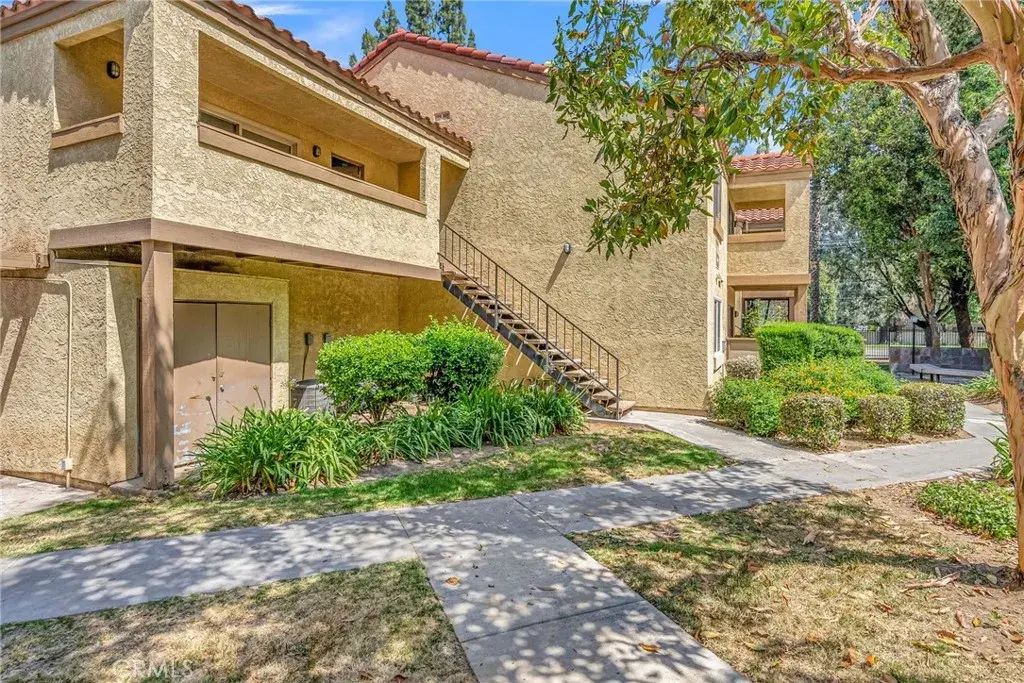 1140 W Blaine Street 201, Riverside