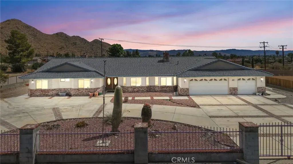 19311 Roanoke Road, Apple Valley