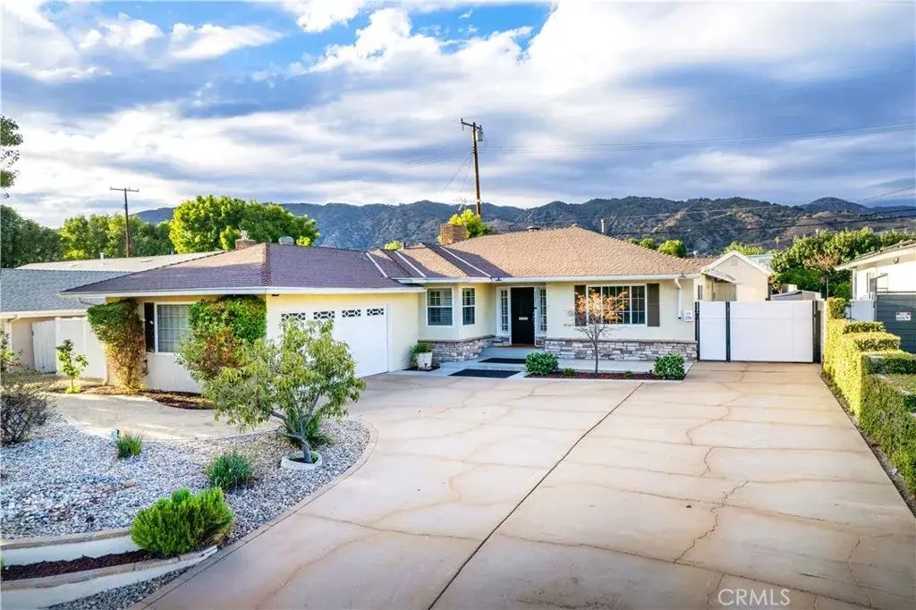 1151 E Comstock Avenue, Glendora
