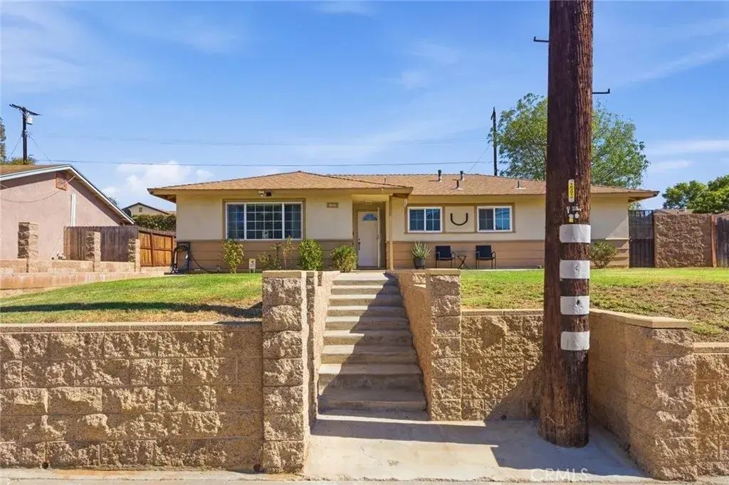 8476 Colorado, Riverside