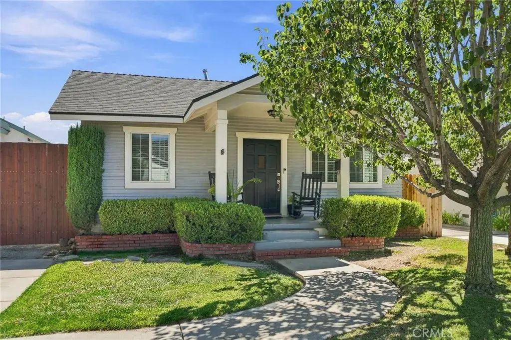 810 W Olive Avenue, Monrovia