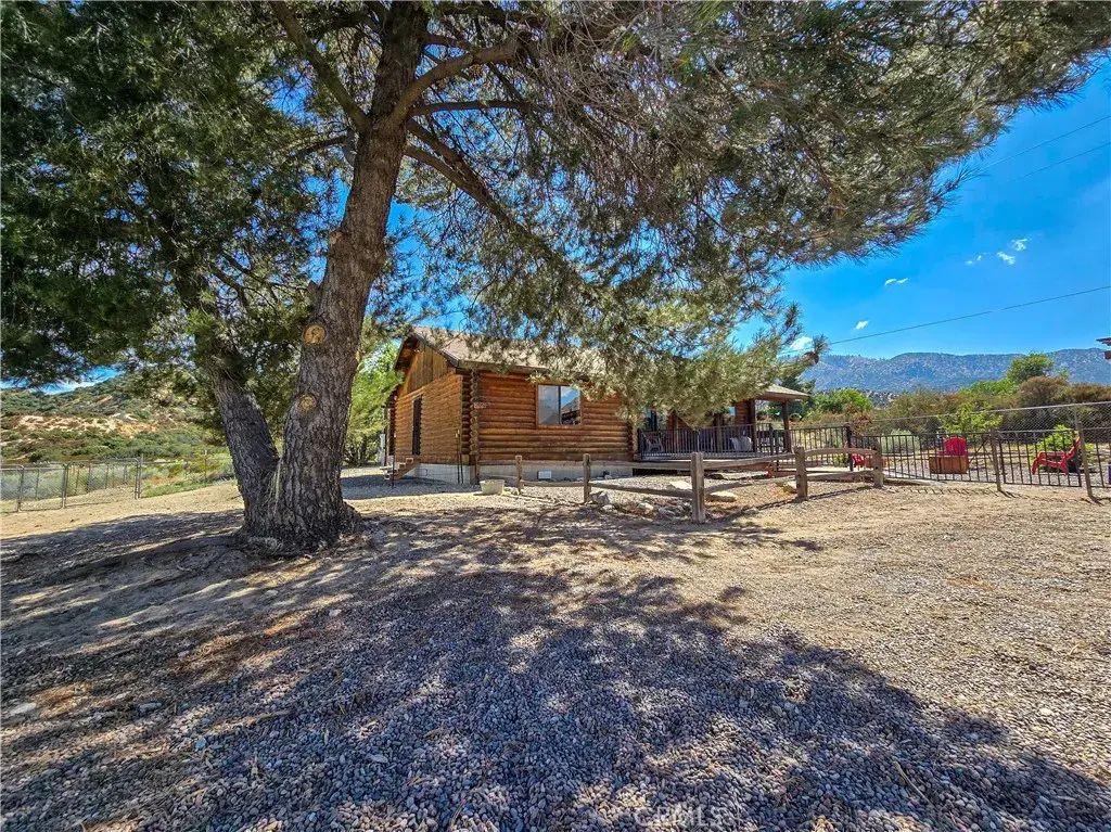 5363 Hess Road, Phelan