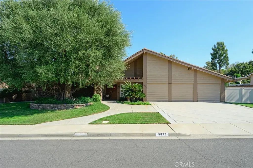 5872 Shaker, Riverside