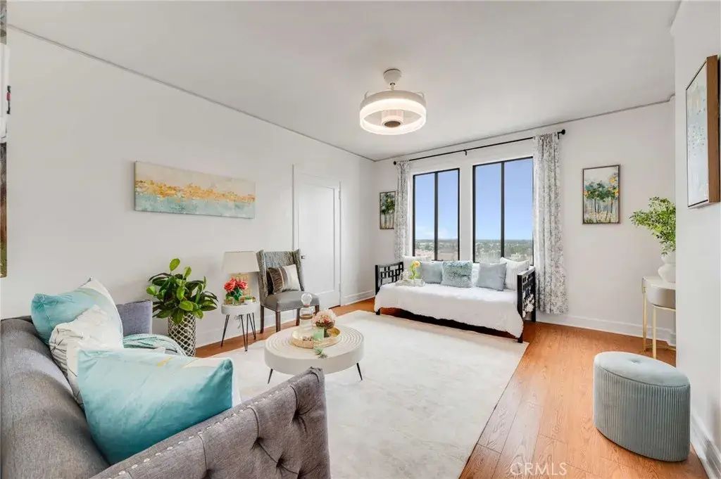 315 W 3rd 1011, Long Beach