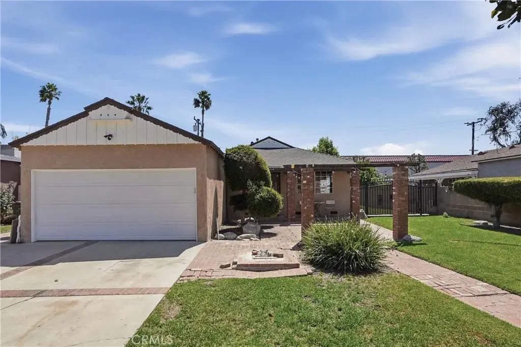 206 E Rosslynn, Fullerton