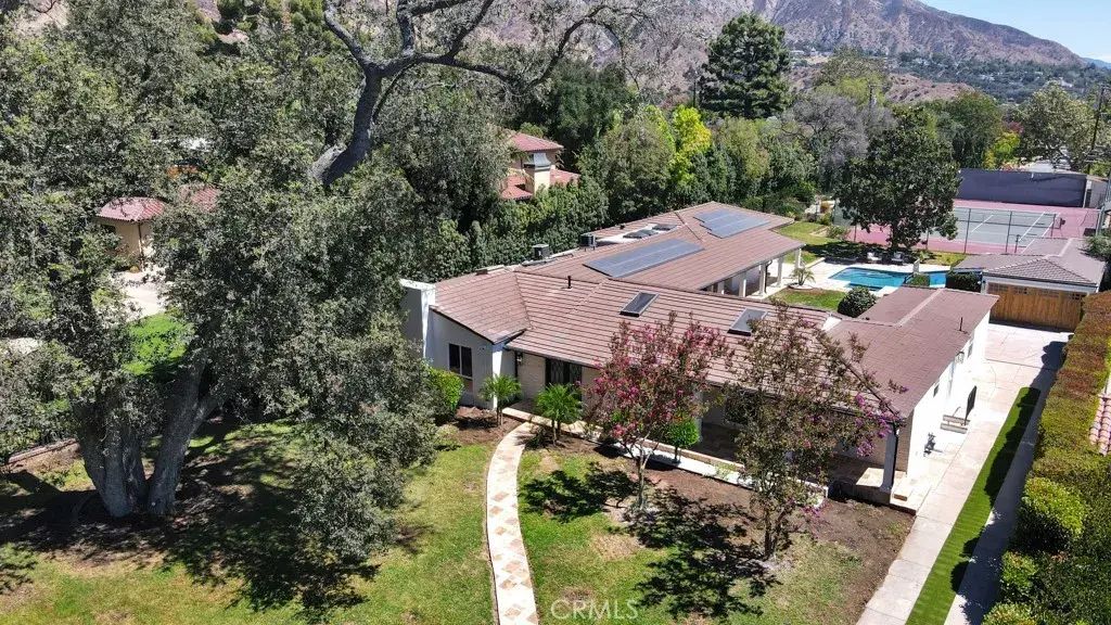 1914 Midlothian Drive, Altadena
