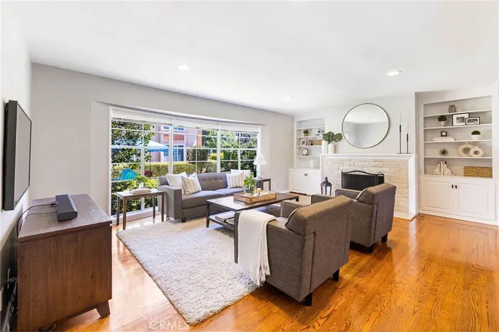 939 N Glendale 1, Glendale