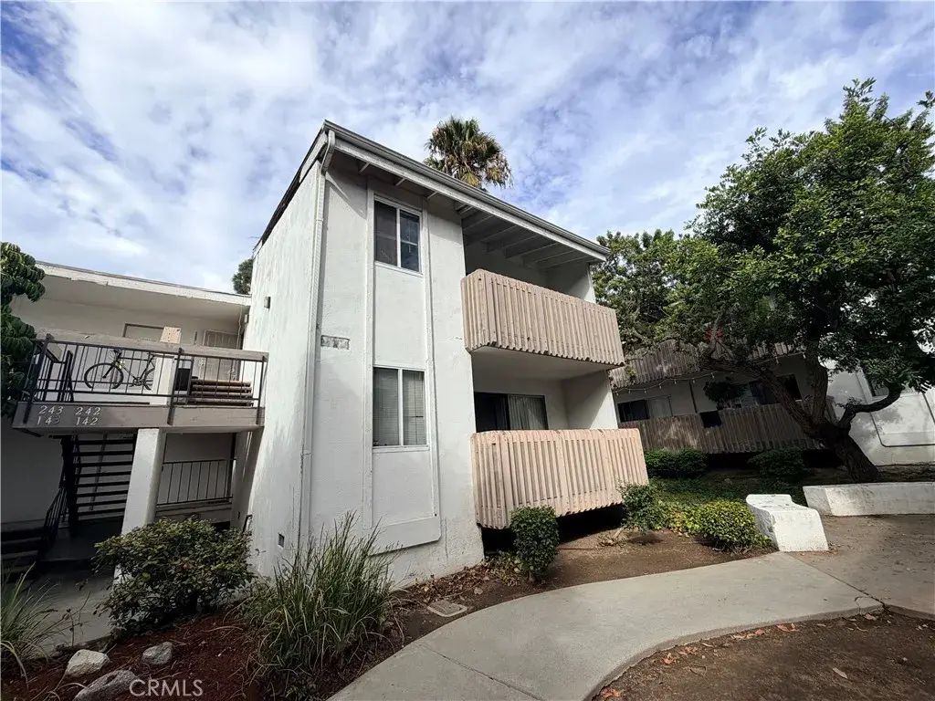 1661 Neil Armstrong 242, Montebello