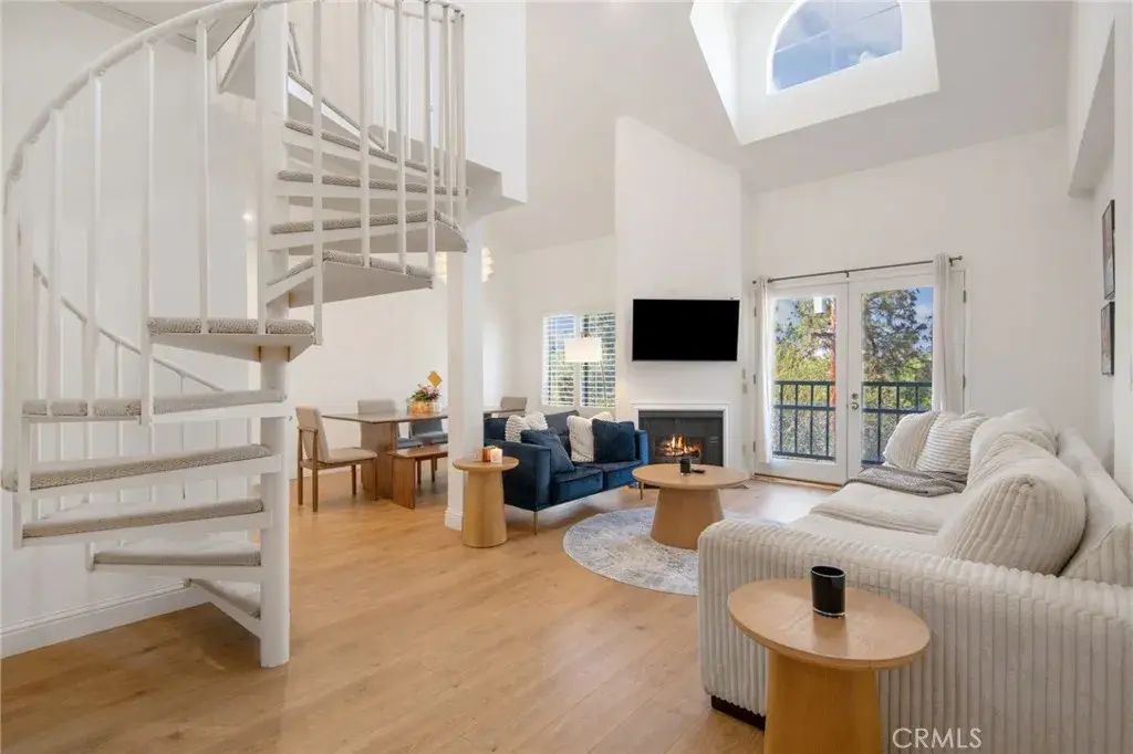 13220 Valleyheart Drive 305, Studio City