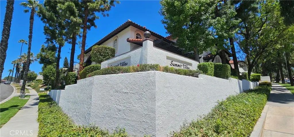 901 Via Zapata, Riverside