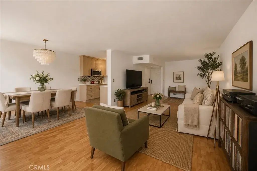 14141 Dickens 312, Sherman Oaks