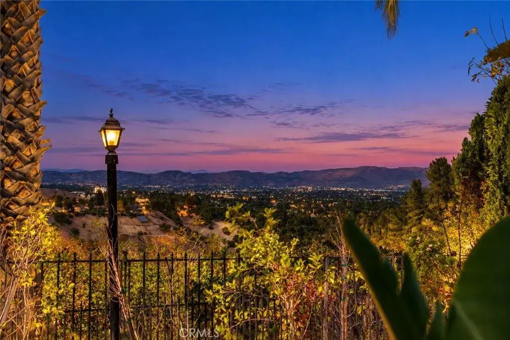 4537 Ellenita Avenue, Tarzana