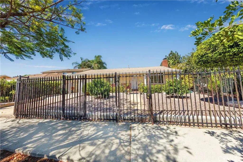 7545 Riverton, Sun Valley