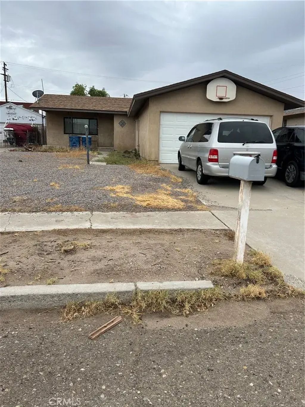 555 California, Needles