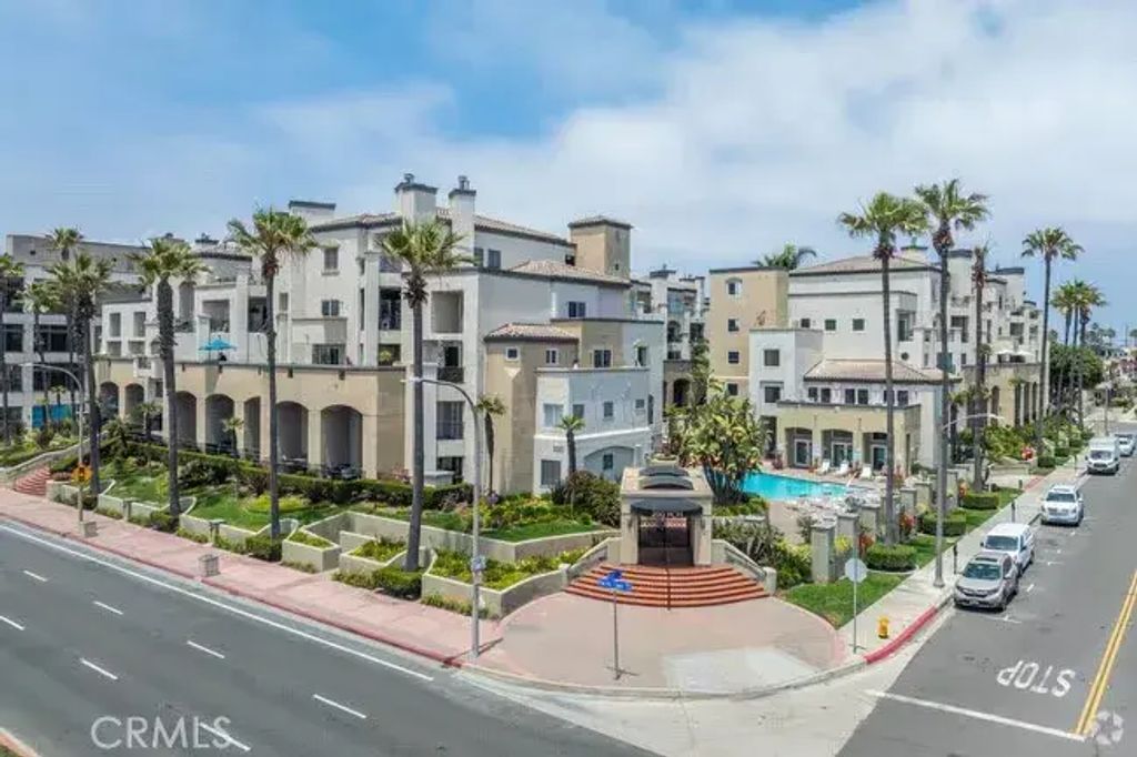 200 Pacific Coast Highway 149, Huntington Beach