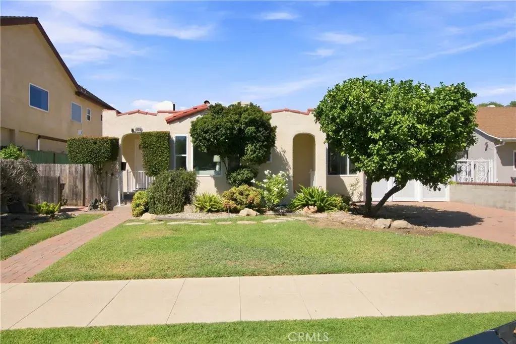 2207 N Lamer Street, Burbank