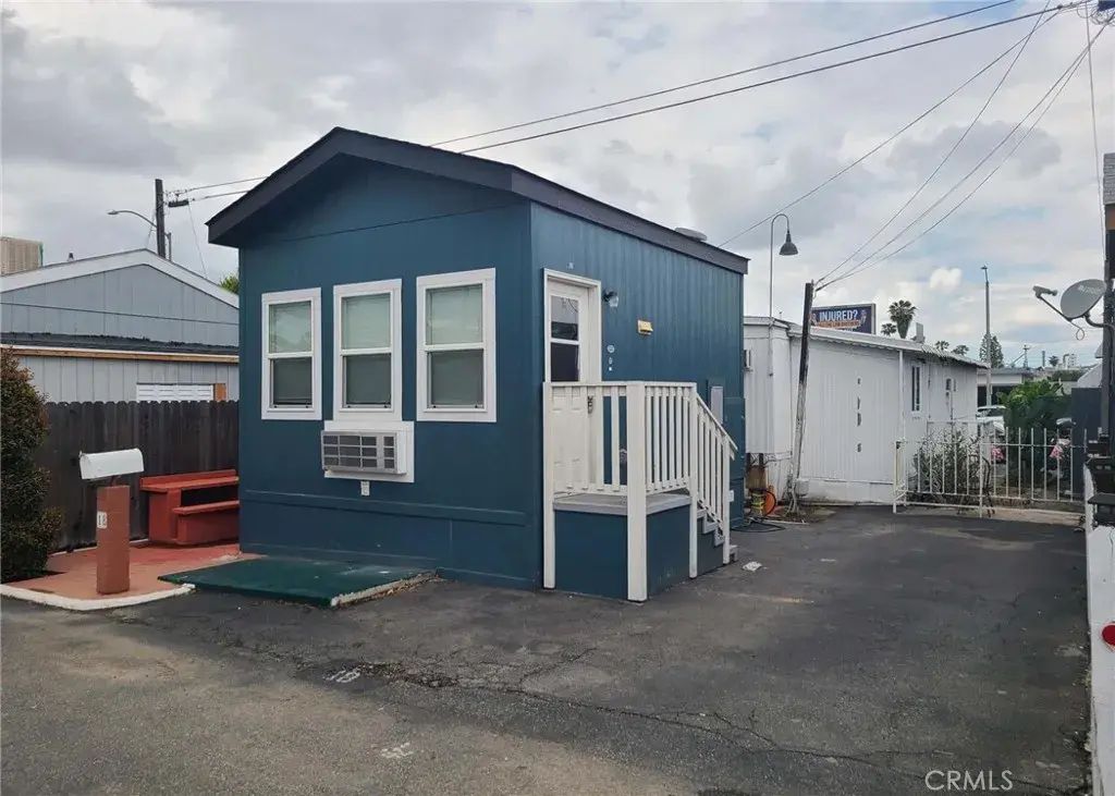 11825 Washington 18, Whittier