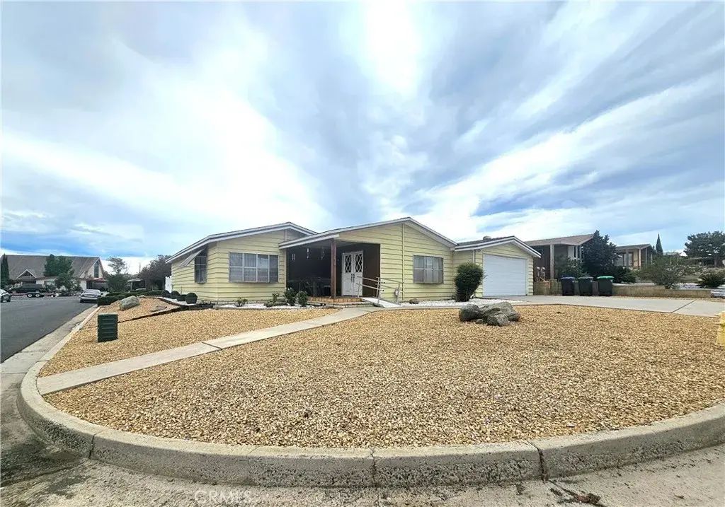449 Crown Ridge, Perris