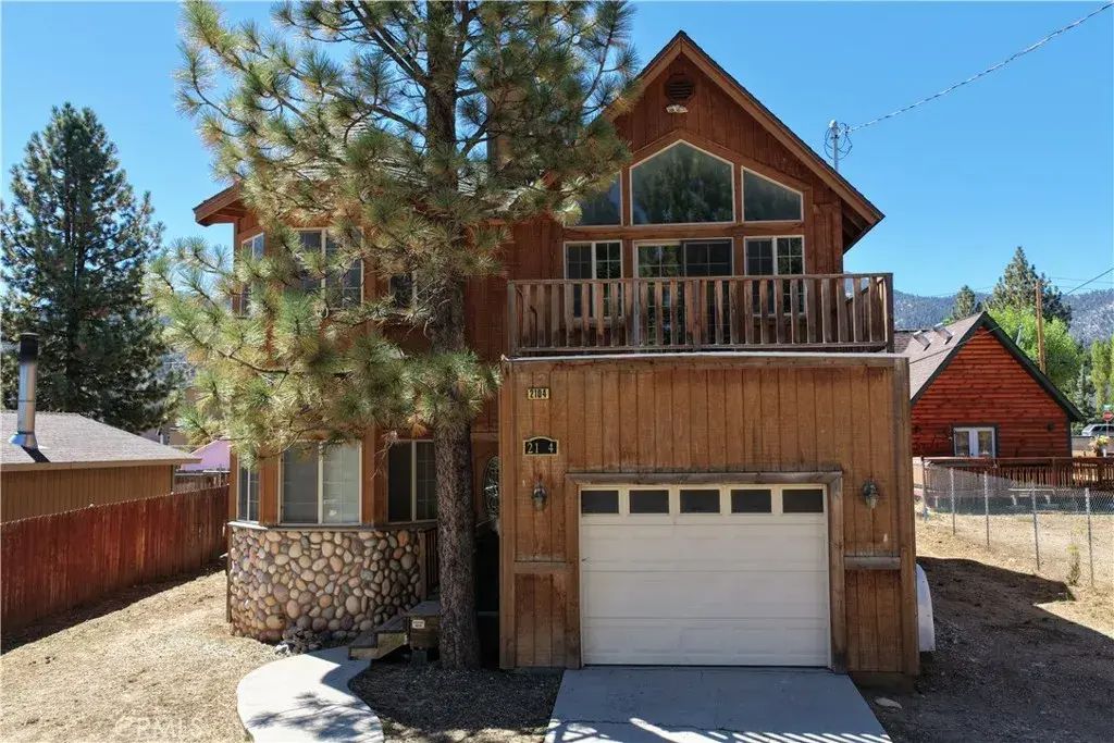 2104 2nd Lane, Big Bear City