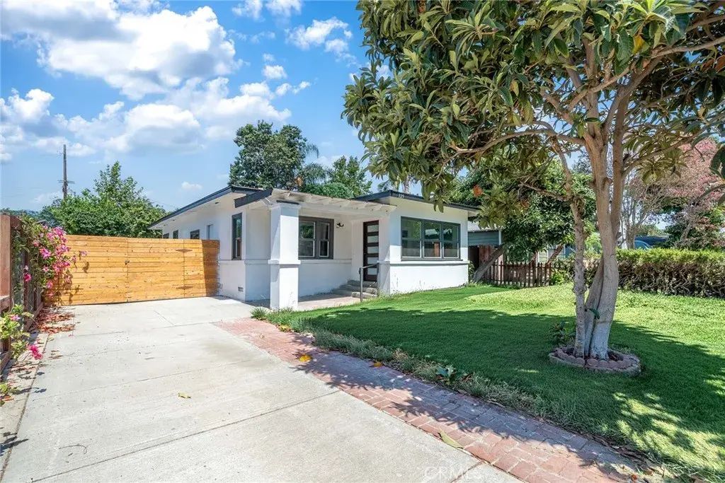 329 W Whiting Avenue, Fullerton