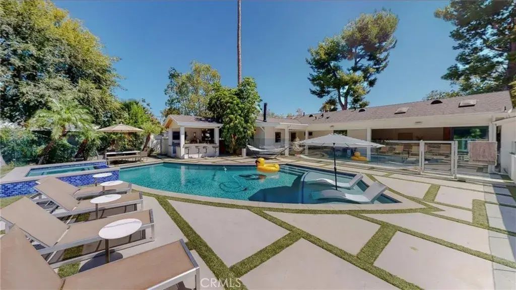 6945 Amestoy, Los Angeles